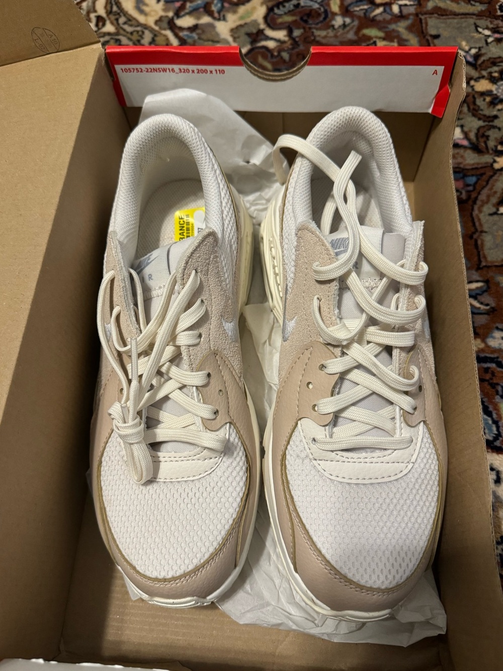 Women’s Nike Air Max Excee RARE color way - Picture 3 of 6
